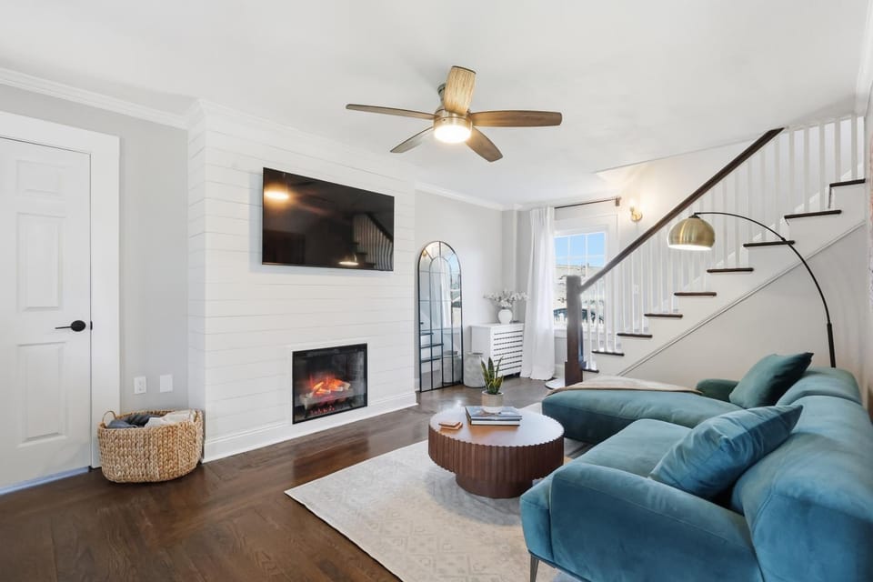 Communal lounge/ TV room, TV and multimedia, Living room, Seating area, Evening entertainment, fireplace