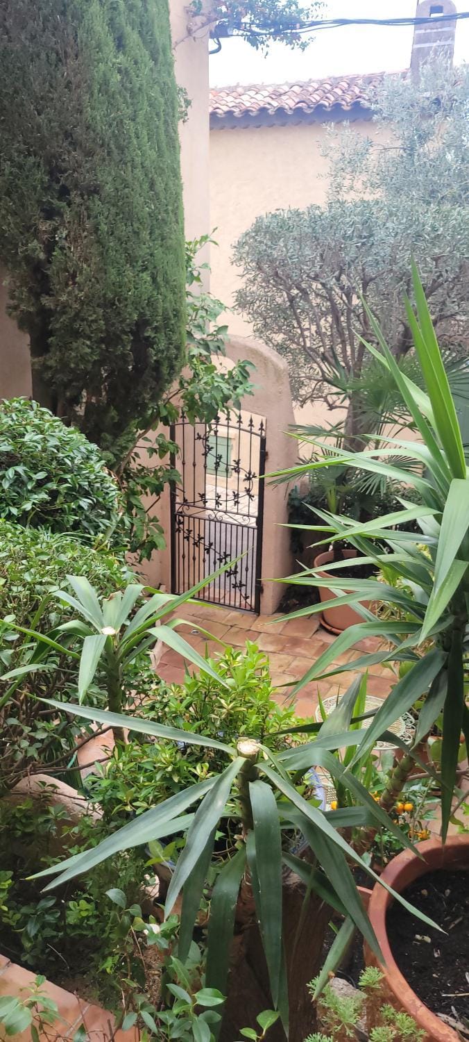 Maison de village privative calme avec jardin Terrasses Cogolin vieux Village Villa in Cogolin