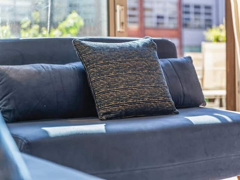 Day, Living room, Seating area