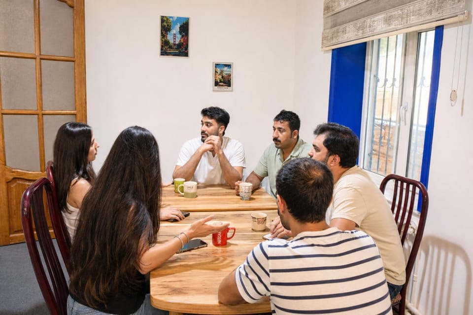 People, Food and drinks, Dining area, Food, Drinks, group of guests