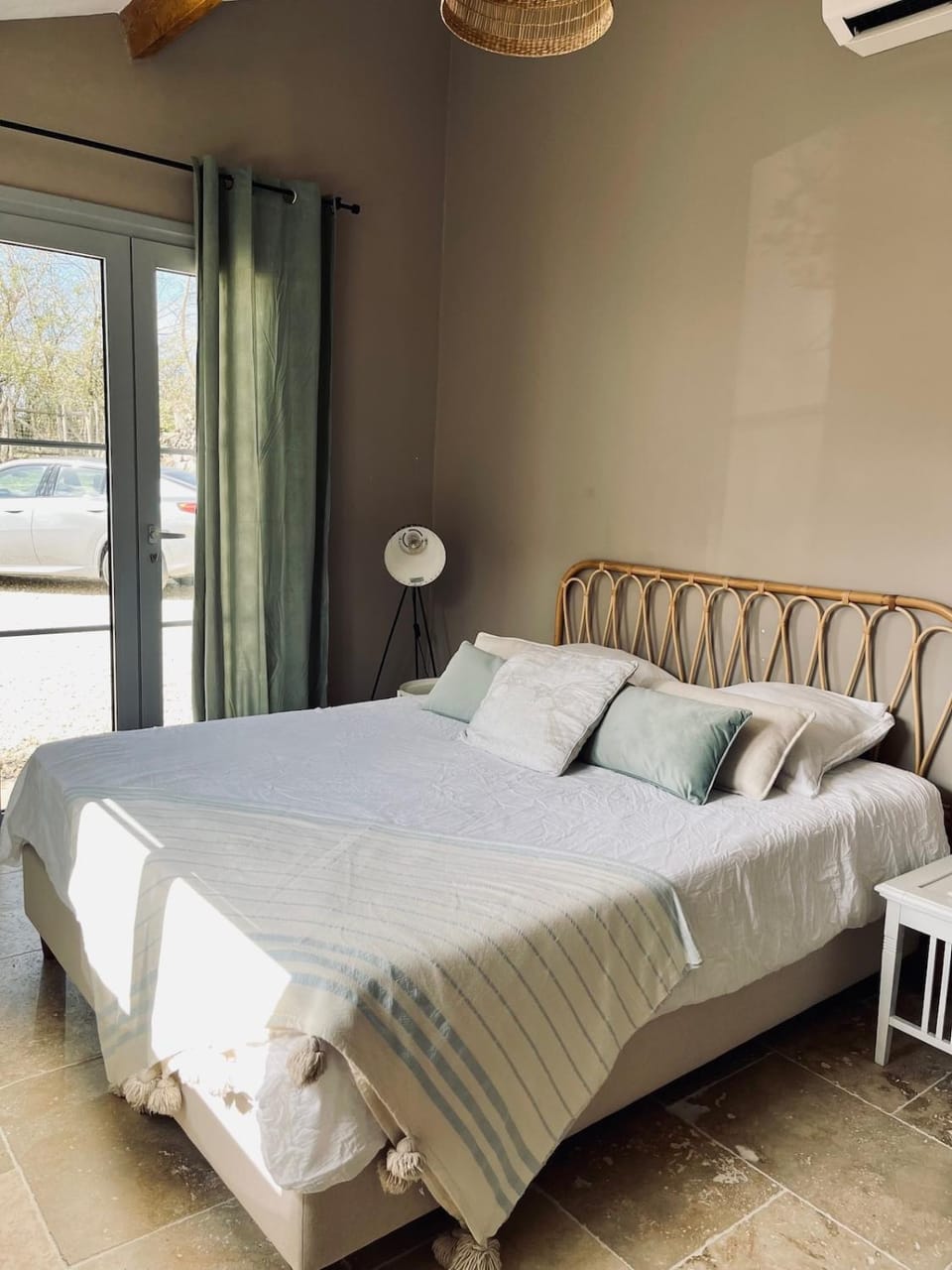 Photo of the whole room, Bedroom, air conditioner