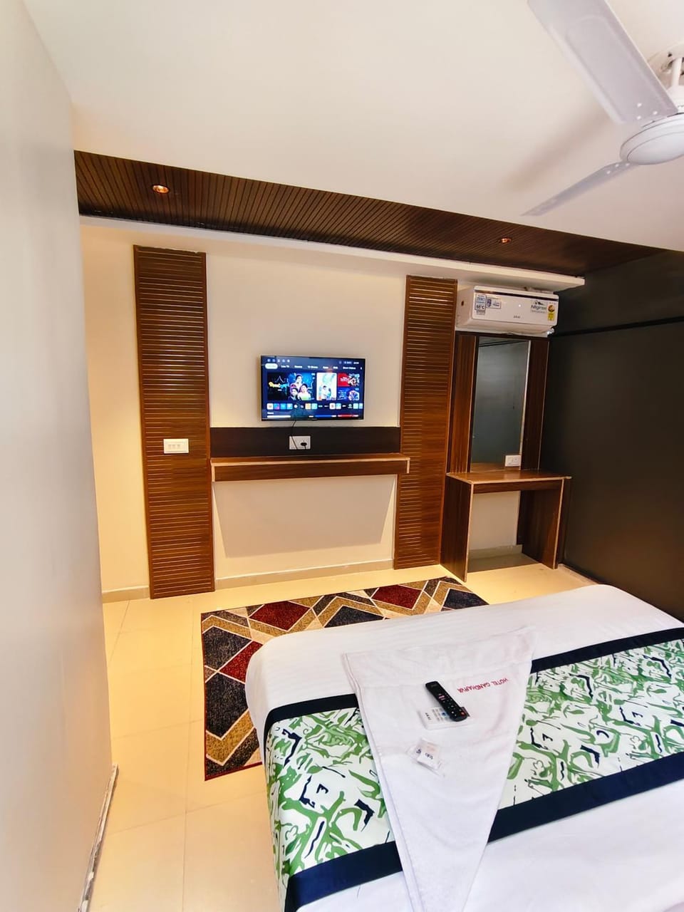 Bed, Bedroom, air conditioner