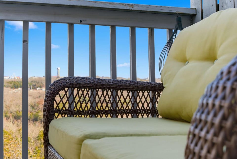 Ozark Viewpoint Retreat for 8 House in Branson