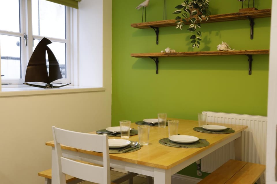 Dining area, kitchen
