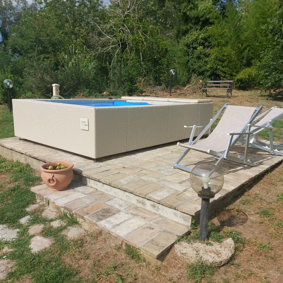 Hot Tub, Swimming pool