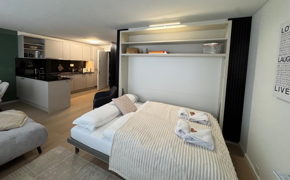 Bed, Photo of the whole room, towels