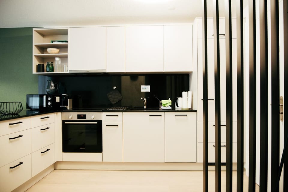 Coffee/tea facilities, Kitchen or kitchenette, dishwasher, microwave, oven, stove, toaster
