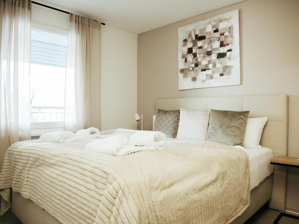 Bed, Photo of the whole room, Bedroom, towels