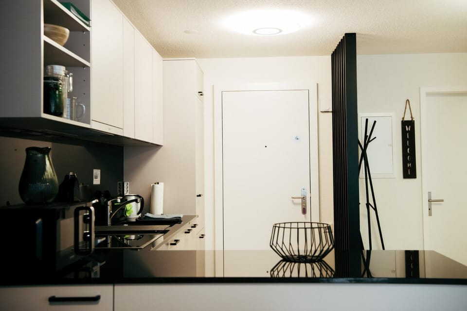 Coffee/tea facilities, Kitchen or kitchenette, stove