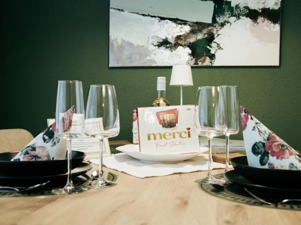 Decorative detail, Dining area, Food