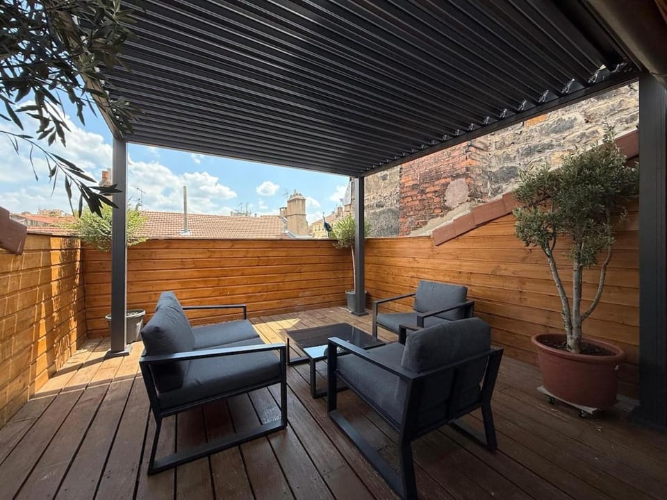 Le Majestic avec sa terrasse privée, Hyper Centre Apartment in Saint-Étienne