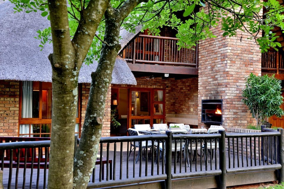 Property building, Patio, BBQ facilities, Balcony/Terrace, Dining area