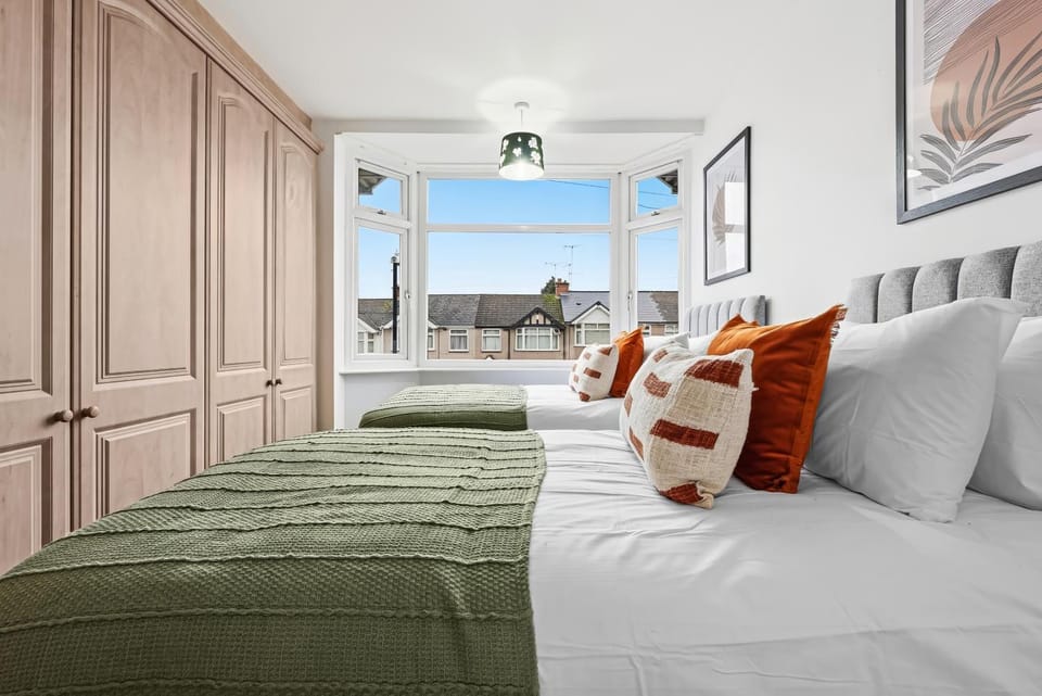 Bed, Bedroom, wardrobe