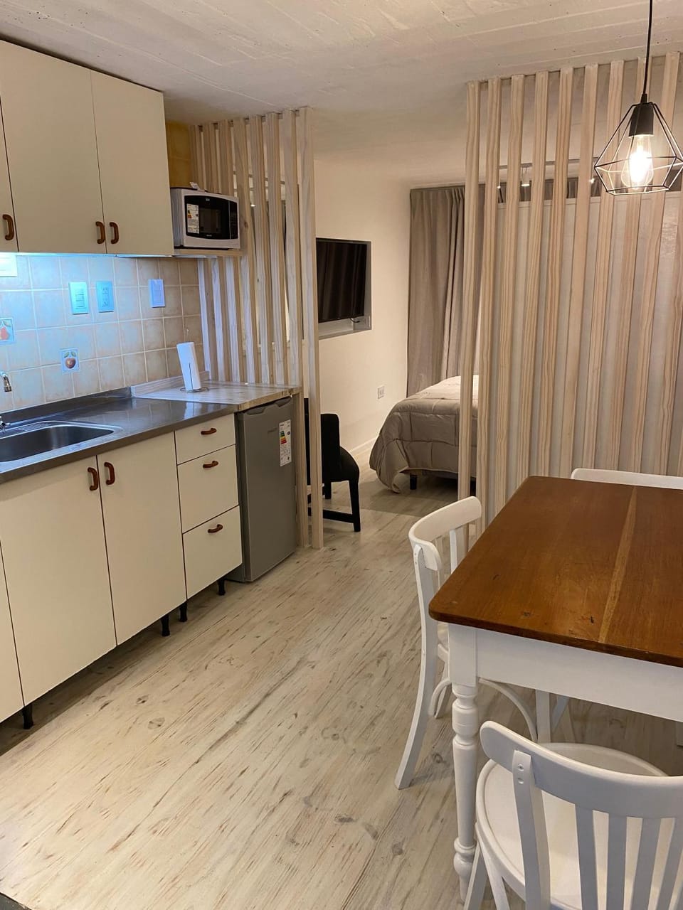 TV and multimedia, Kitchen or kitchenette, Seating area, Dining area, stove