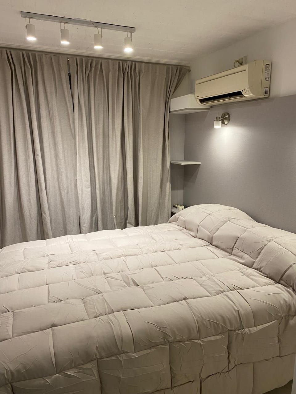Bed, Photo of the whole room, Bedroom, air conditioner