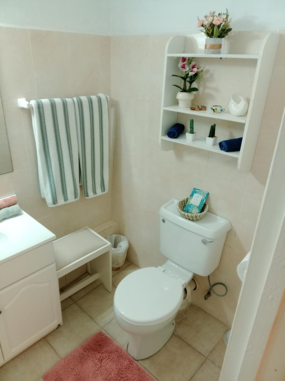 Golden Gem Cosy Apartment with pool & garden view Apartment hotel in Holetown