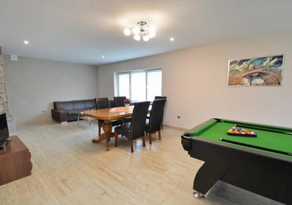 Game Room, Living room, Seating area