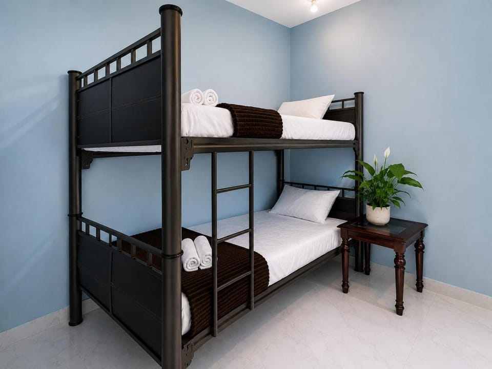 Bed, Photo of the whole room, Bedroom, bunk bed, towels