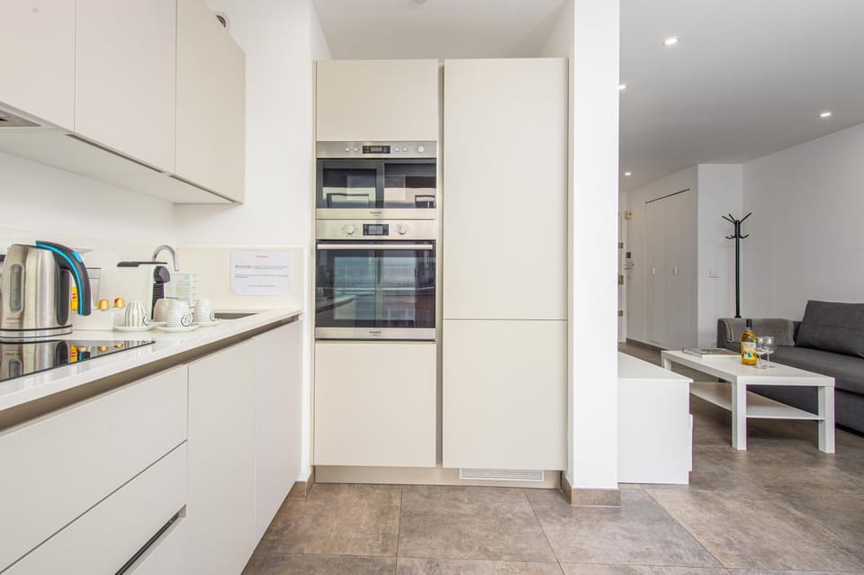 Kitchen or kitchenette, Dining area, oven, stove