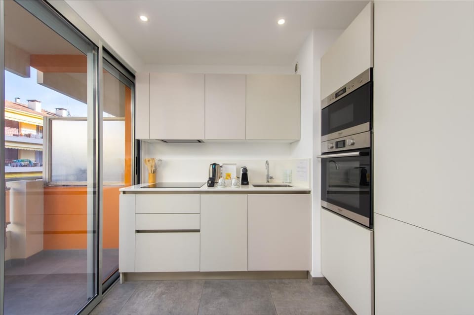 Kitchen or kitchenette, oven, stove