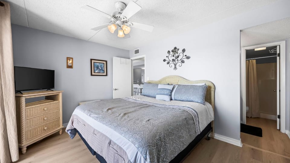 Sugar Beach 144 Direct Gulf Front Apartment in Orange Beach