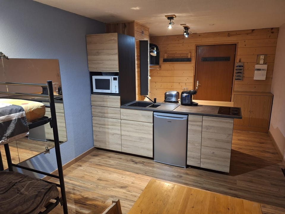 appartement 1650, vue imprenable sur la vallée, 50 m des pistes, 40 m2 Apartment in Provence