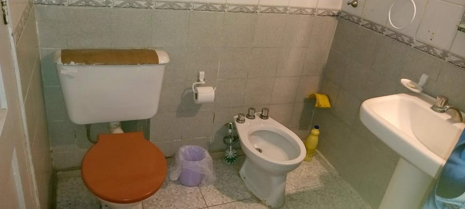 Toilet, bidet