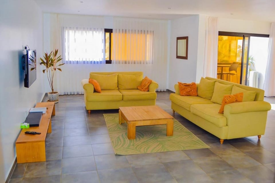 Cozy 3 BR Sea view apt Almadies opposite King Fahd Palace Apartment in Dakar