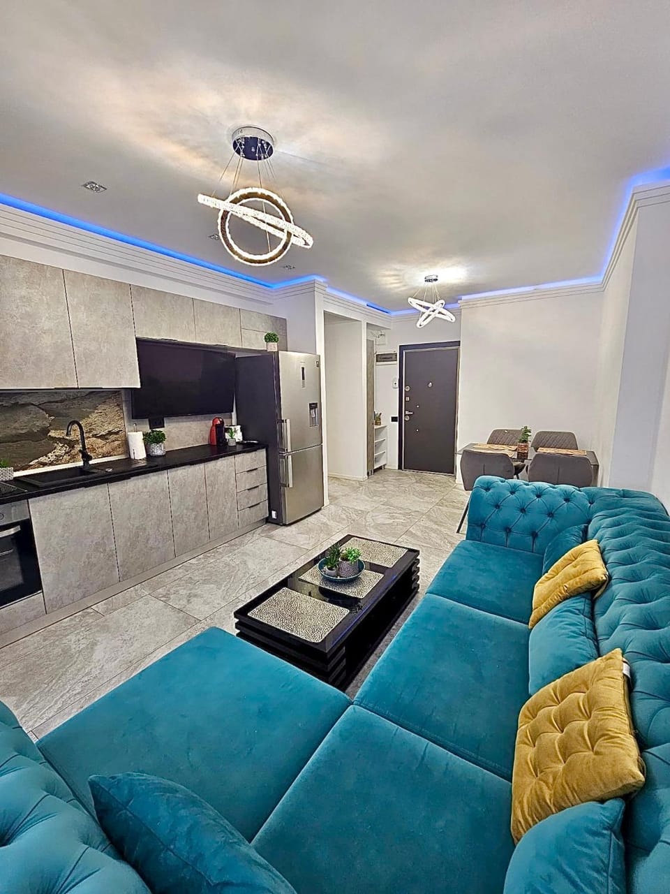 TV and multimedia, Kitchen or kitchenette, Seating area, stove