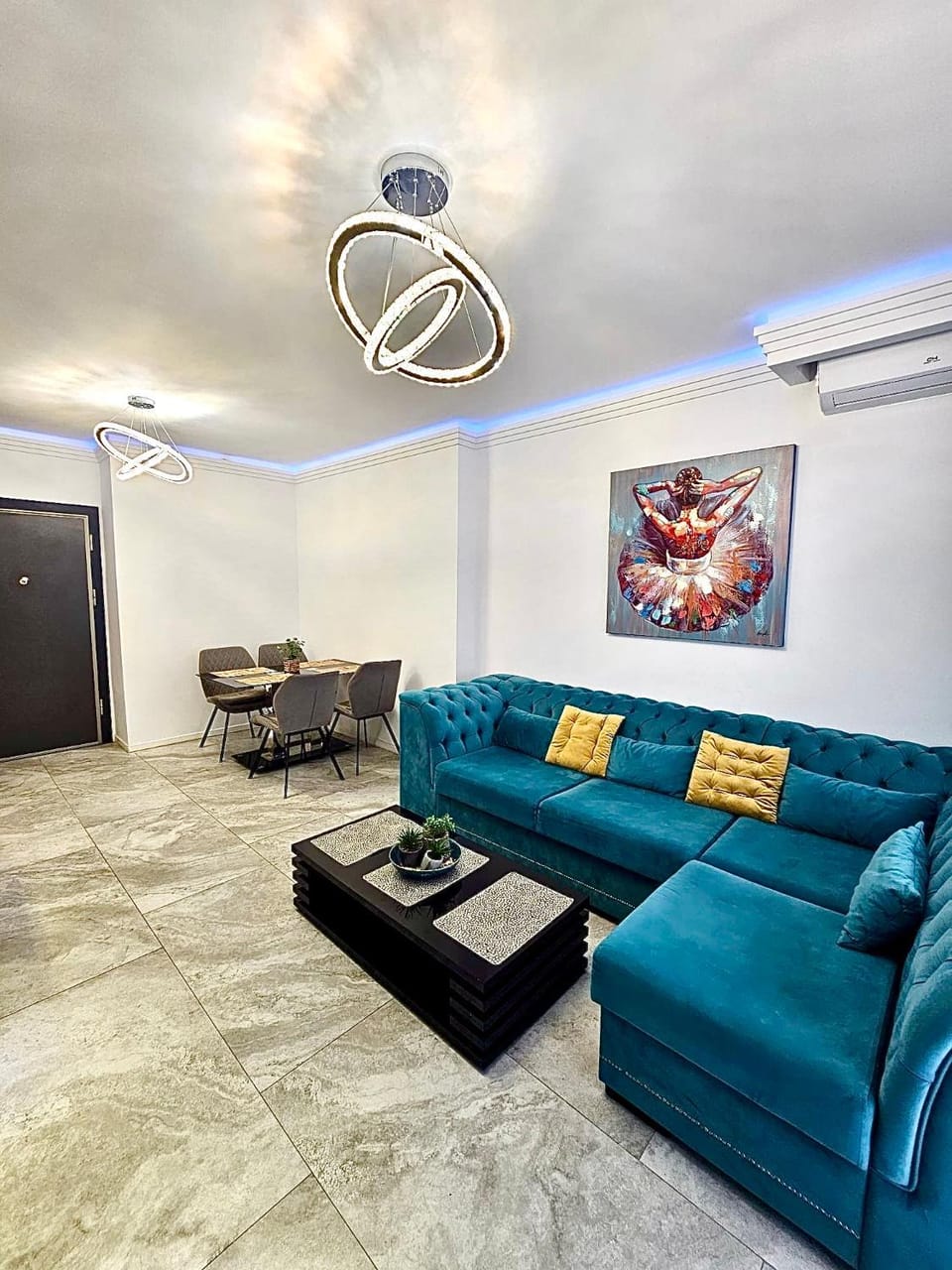 Living room, Seating area