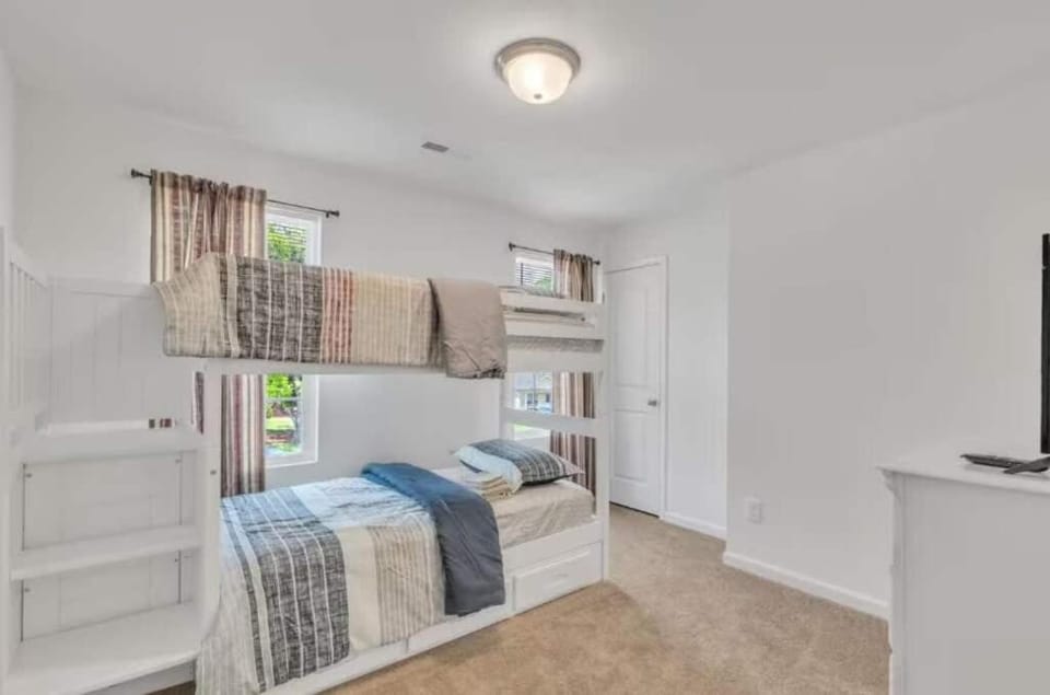 Great Value New Modern Spacious Home House in Greensboro