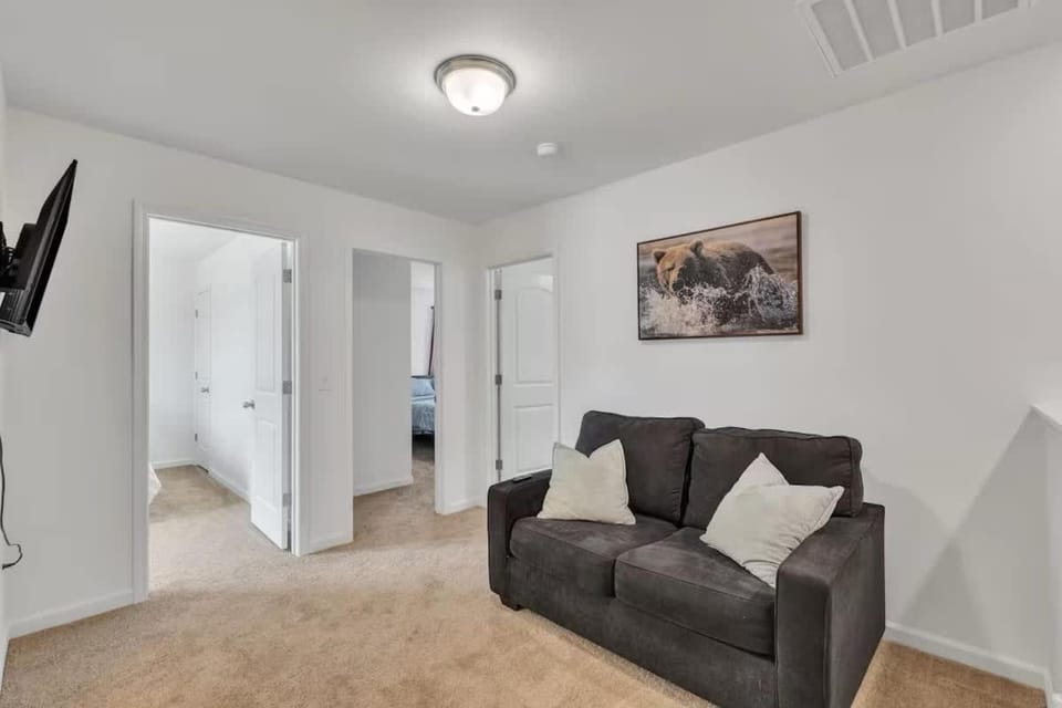 Great Value New Modern Spacious Home House in Greensboro