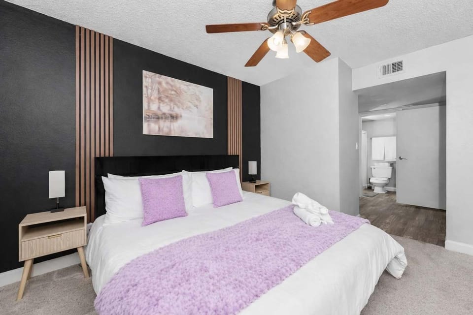 Modern Tempe 2BR Escape Sleeps 7 Pools Gym & Fire Pit Apartment in Tempe