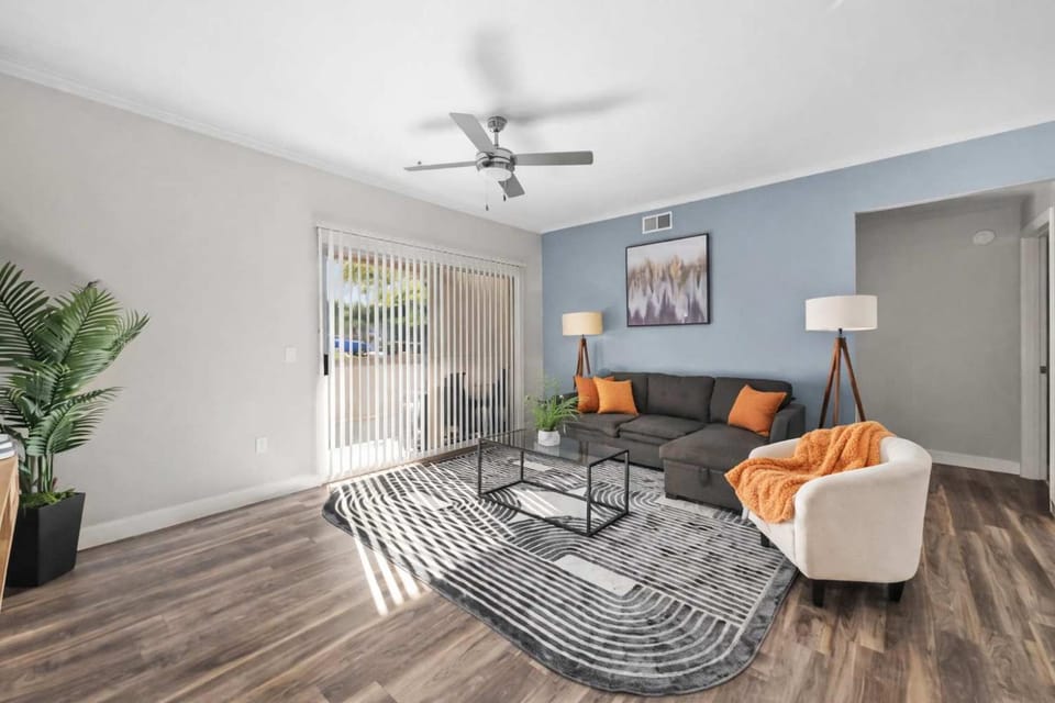 Luxury Scottsdale 2BR Escape EV Parking Pool Views & Pet-Friendly Apartment in Scottsdale