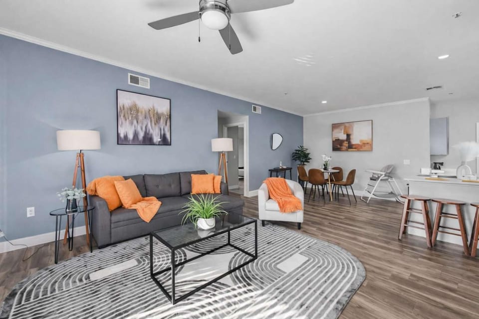 Luxury Scottsdale 2BR Escape EV Parking Pool Views & Pet-Friendly Apartment in Scottsdale