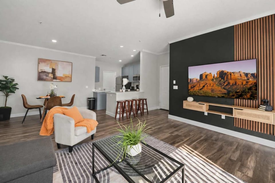 Luxury Scottsdale 2BR Escape EV Parking Pool Views & Pet-Friendly Apartment in Scottsdale