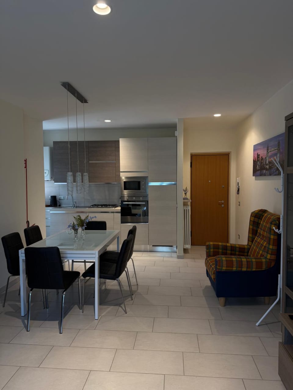 Seating area, kitchen