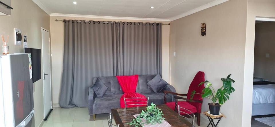 TV and multimedia, Kitchen or kitchenette, Living room, Seating area