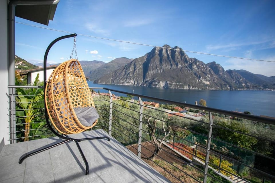 Balcony/Terrace, Lake view, Mountain view