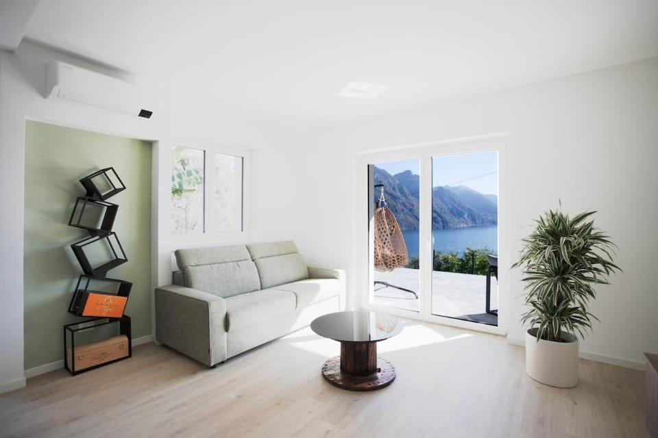 Living room, Lake view, Mountain view