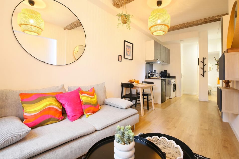 Kitchen or kitchenette, Living room, Seating area