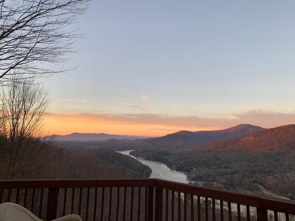 Sunset Retreat - Big Deck, Mountain & Lake Lure Views! House in Lake Lure