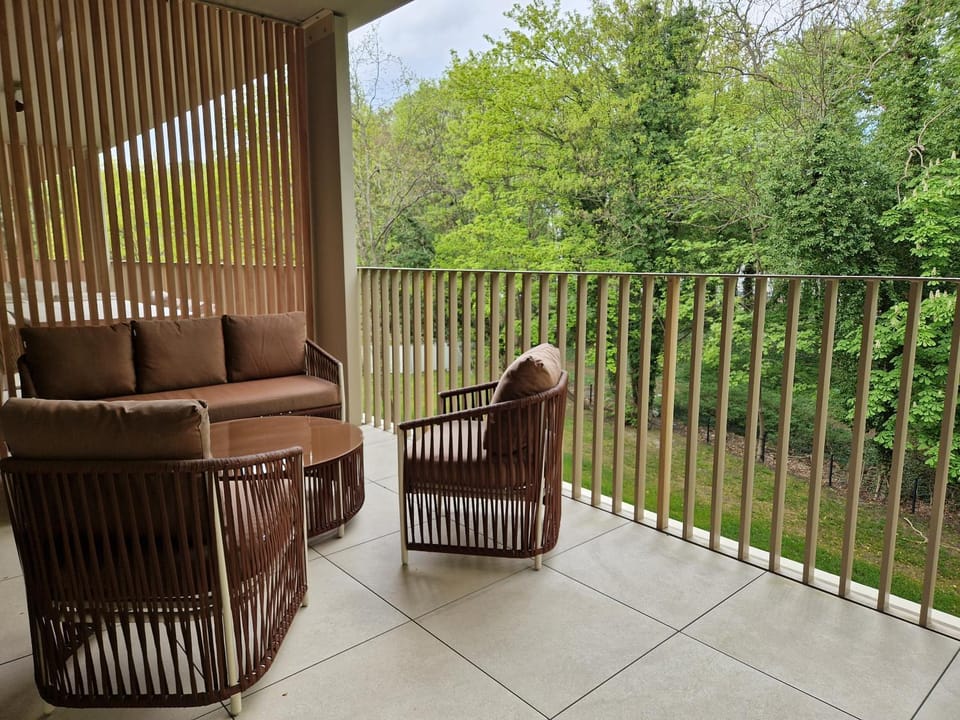 View (from property/room), Balcony/Terrace, Garden view