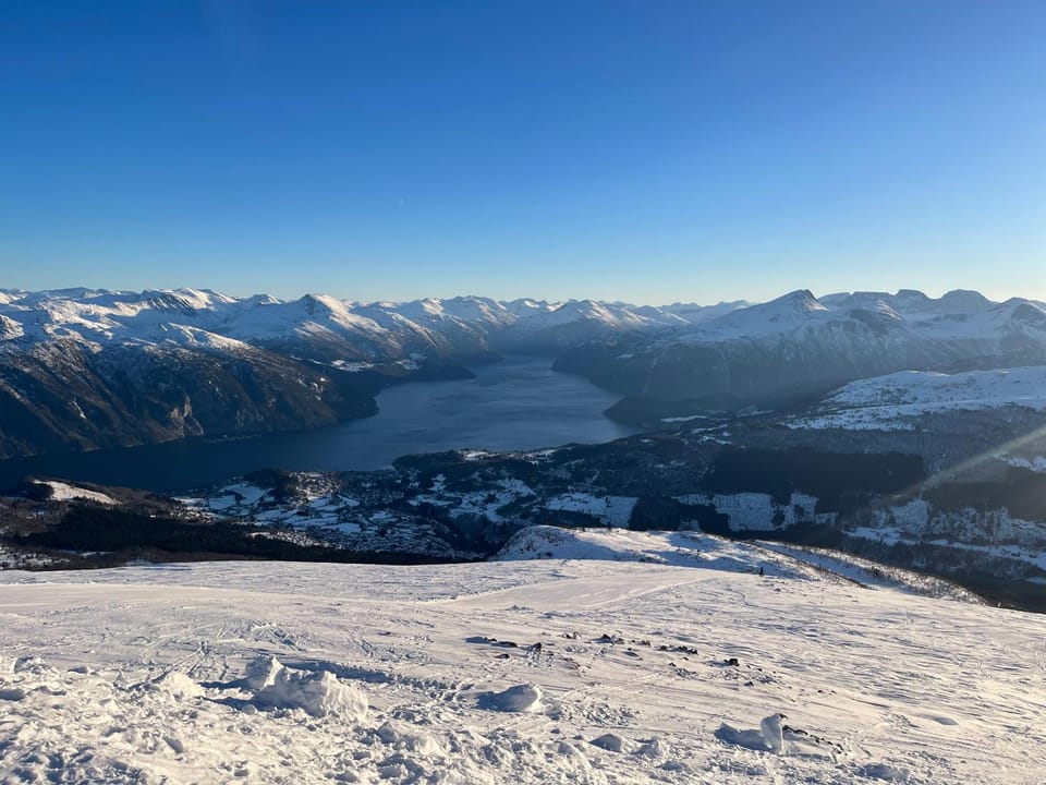 Velkommen til topp leilighet på Strandafjellet 2 soverom og hems Apartment in Vestland