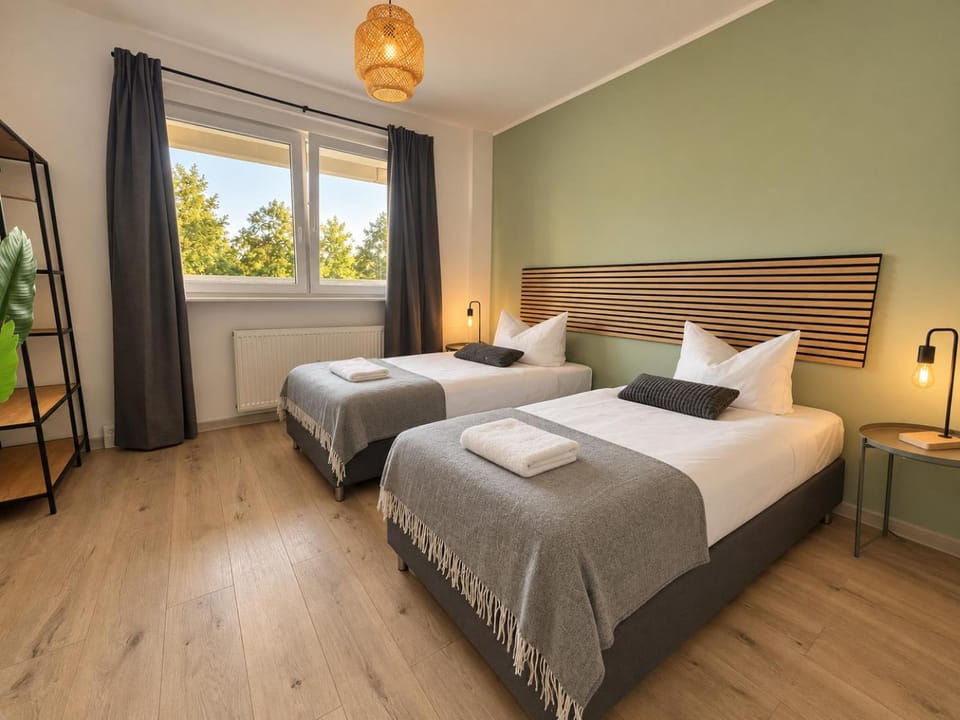 Bed, TV and multimedia, Bedroom