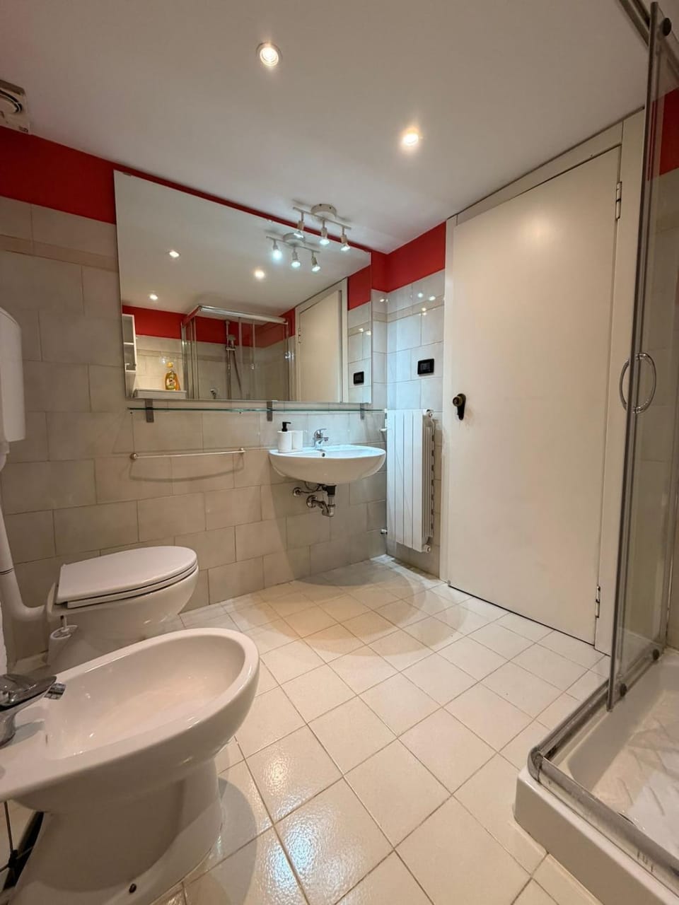 Shower, Toilet, Bathroom, bidet, towels