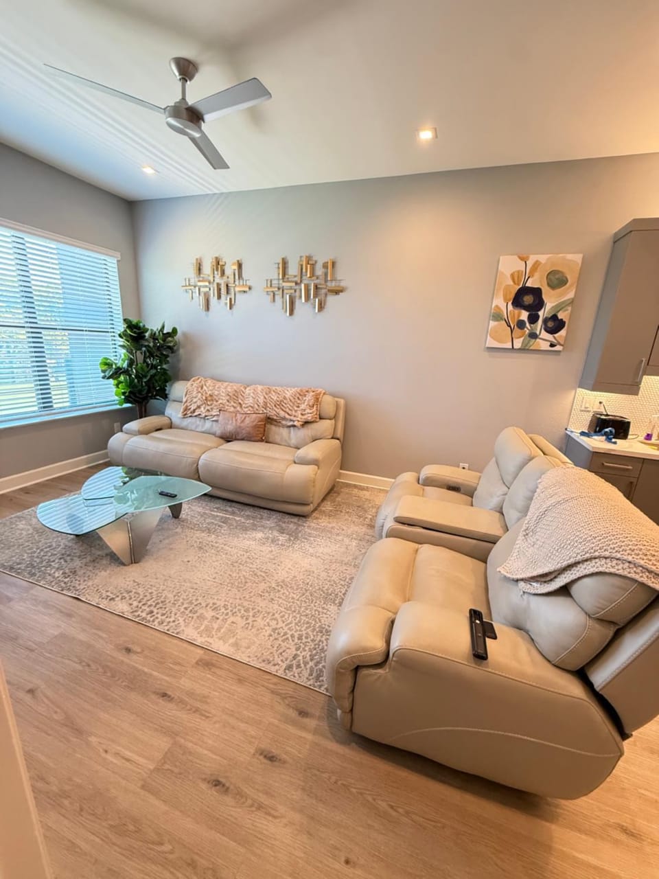 Cozy Luxury Modern Apartment Downtown Dallas Farmers Market Apartment in Addison