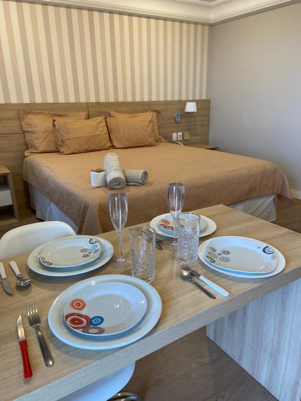 Living room, Seating area, Dining area, Bedroom