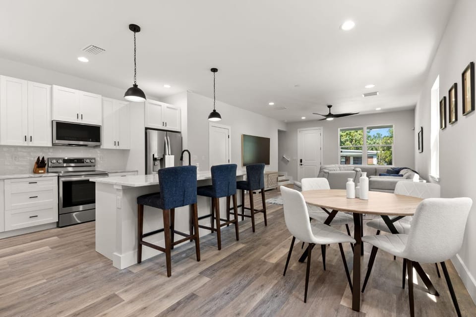 Dining area, kitchen