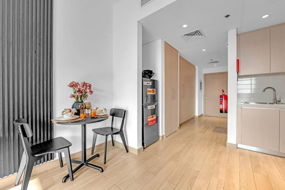Kitchen or kitchenette, Dining area, wardrobe